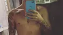 Dalam suatu foto yang telah diunggah, Justin Bieber mengaku ia sangat menikmati terapi bekam pada bagian tubuhnya. Tak lupa juga, Justin Bieber unggah foto telanjang dada usai terapi bekam. (viainstagram@justinbieber/Bintang.com)