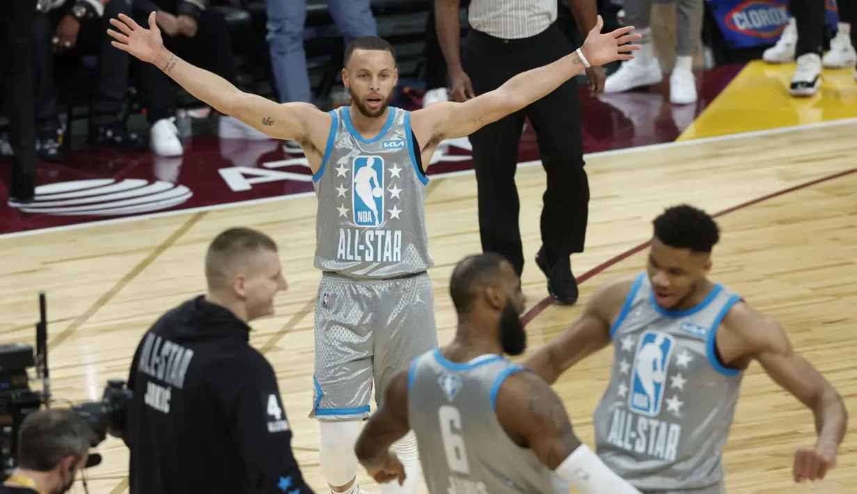 Tim Lebron pun memastikan kemenangan 163-160 atas Tim Durant di laga NBA All-Star Game 2022. (AP/Ron Schwane)