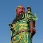 Patung Dewa perang Guan Yu yang berada di Tuban, Jawa Timur di tutup kain putih usai menuai polemik di masyarakat