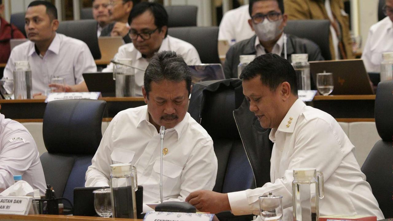 Rapat kerja Komisi IV DPR dengan Menteri KKP Sakti Wahyu Trenggono