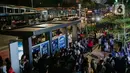 Grup musik OP Voice Band tampil dalam acara bertajuk Musik Tepi Barat dan Timur di jalur pedestrian kawasan Sudirman, Jakarta, Jumat (22/11/2019). Kegiatan rutin itu diadakan Dinas Pariwisata dan Kebudayaan Provinsi DKI pada Selasa dan Jumat mulai pukul 16.30 - 19.30 WIB (Liputan6.com/Faizal Fanani)