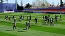 Para pemain Atletico Madrid mengikuti sesi latihan di tempat latihan klub menjelang leg kedua babak 16 besar Liga Champions kontra Chelsea di Majadahonda, Senin (16/3/2021). Atletico Madrid akan bertandang ke markas Chelsea di Stamford Bridge pada Kamis (18/3/) dini hari WIB. (JAVIER SORIANO/AFP)