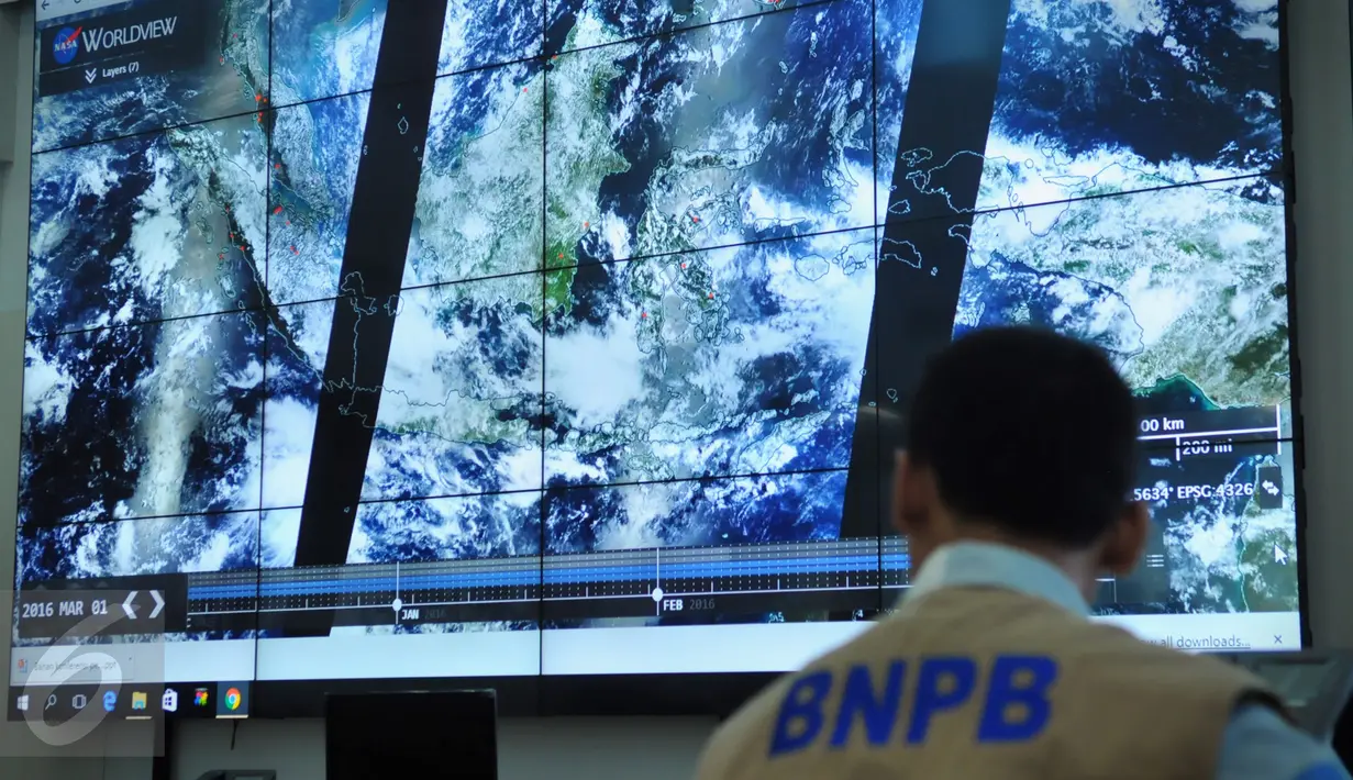 Sebuah layar menunjukkan lokasi gempa 5,2 SR yang mengguncang Malang, Jawa Timur, pukul 13.09 WIB, di Jakarta, Rabu (3/2). Pusat gempa ada di laut pada kedalaman 19 Km di 81 Km Barat Daya Kabupaten Malang. (Liputan6.com/Faisal R Syam)