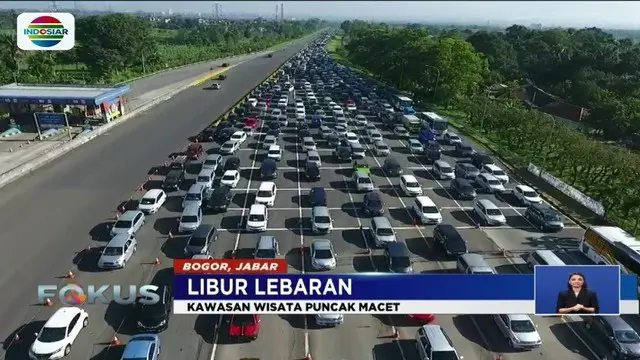 H+1 Lebaran dimanfaatkan warga untuk berwisata di Puncak, Bogor, Jawa Barat. Akibatnya, antrean mobil mengular hingga Polres Bogor buka tutup jalan.