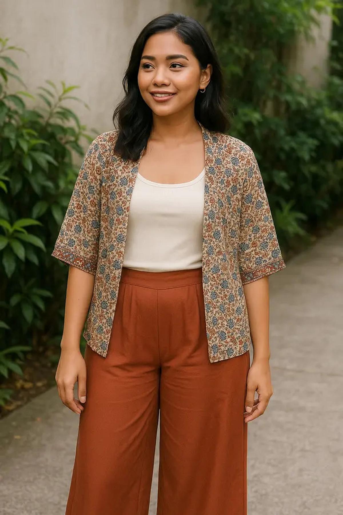 7 Outfit Musim Kemarau yang Justru Dingin Seperti Sekarang, Enggak Bikin Gerah tapi Tetap Fashionable