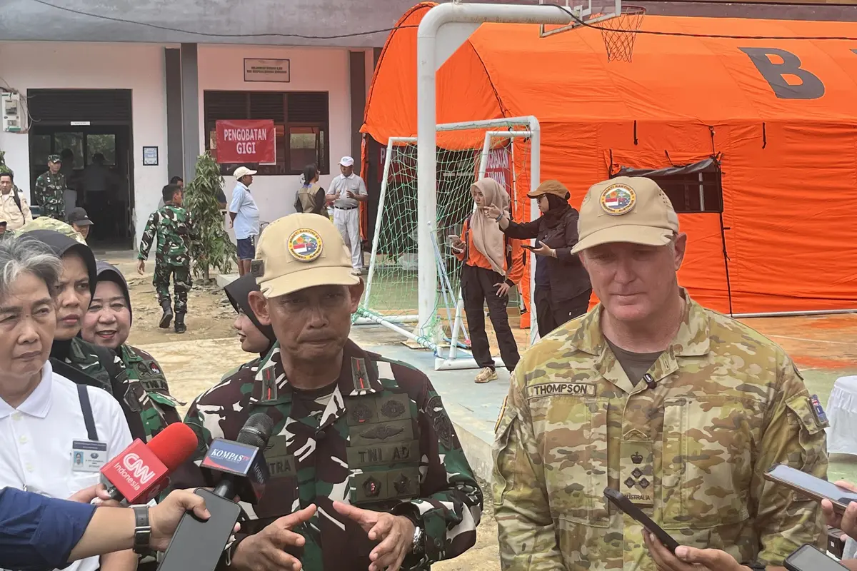 Direktur Latihan Bhakti Kanyini Ausindo 2025, Brigadir Jenderal TNI Edi Saputra dan Brigadir Dean Thompson selaku Joint Force Land Component Commander ADF (Liputan6.com/Muhammad Radityo Priyasmoro)