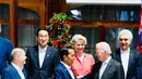 Presiden Joko Widodo atau Jokowi (depan tengah) berbincang dengan Presiden AS Joe Biden saat foto bersama para pemimpin G7 di lokasi KTT G7, Schloss Elmau, Jerman, Senin (27/6/2022). Pada pertemuan sesi pertama, Jokowi berada di antara PM Jerman Olaf Scholz dan Presiden AS Joe Biden. (Foto: Biro Pers Sekretariat Presiden)