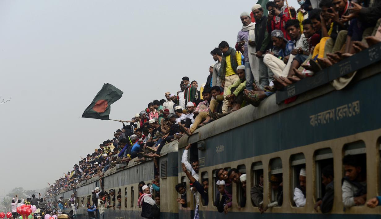 Ngerinya Tradisi Naik Kereta Api Ala Orang Bangladesh Foto