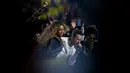 Aksi Beyonce, Chris Martin dari Coldplay dan Bruno Mars ketika tampil pada halftime show Super Bowl 50 yang dihelat di Levi’s Stadium di Santa Clara, California, Minggu (7/2). (TIMOTHY A. CLARY / AFP)