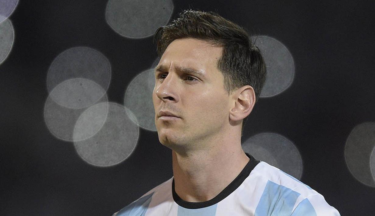 5. Lionel Messi (Argentina), lima gelar Ballon d'Or pernah diraih bintang Barcelona ini. Tetapi bersama tim Tango prestasi terbaiknya hanya final Piala Dunia 2014. (AFP/Eitan Abramovich)
