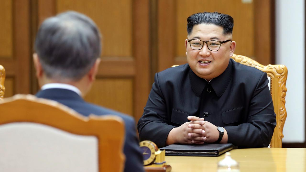 Gelar Pertemuan, Begini Momen Keakraban Kim Jong Un dan Presiden Korea Selatan