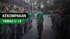 Berita video Kekompakan Timnas Indonesia U-19 dalam Latihan ringan di Yangon, Myanmar, yang dilakoni pada Jumat (8/9/2017) sore hari waktu setempat.