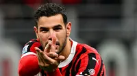 Tiga menit berselang, Theo Hernandez menambah keunggulan lewat aksinya di menit ke-41. (Gabriel BOUYS/AFP)