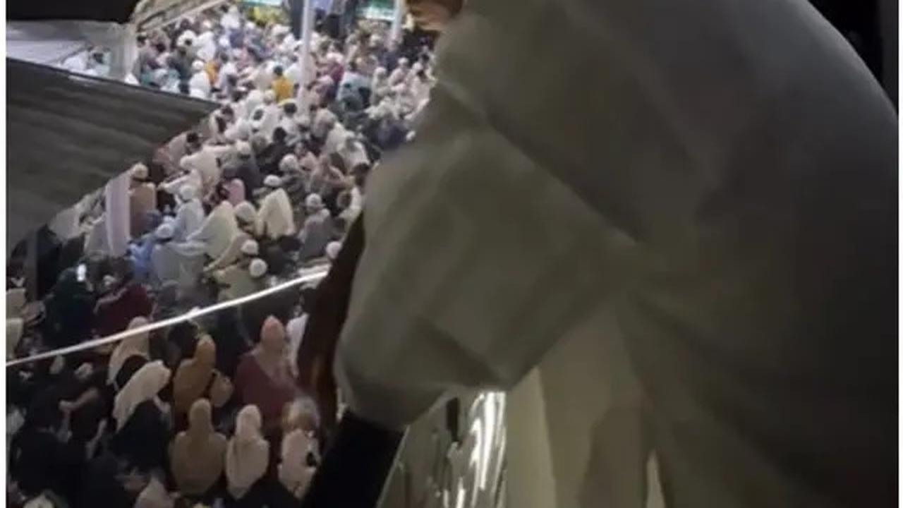 7 Potret Rumah Mpok Alpa Dipadati Ribuan Jemaah saat Tahlilan 7 Hari, Penuh Haru