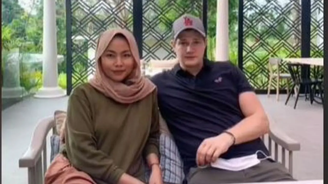 Jawaban Menohok Wanita yang Dicibir Tak Pantas Menikah dengan Pria Asing