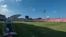 Kondisi Stadion I Wayan Dipta di Gianyar, Bali, Rabu (5/8/2026), sehari menjelang laga final Piala Presiden 2026. Hamparan rumput hijau yang terawat berpadu dengan langit biru cerah menambah kemegahan stadion yang akan menjadi arena final Persebaya Surabaya melawan Persib Bandung serta perebutan tempat ketiga antara Persija Jakarta dan Arema FC. (KLY/Budy Santoso)