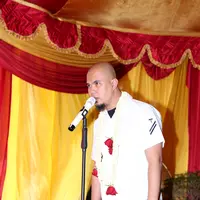 Memiliki bisnis karaoke keluarga tidak membuat Ahmad Dhani takut bersaing dengan menjamurnya pula bisnis sejenis. (Andy Masela/Bintang.com)