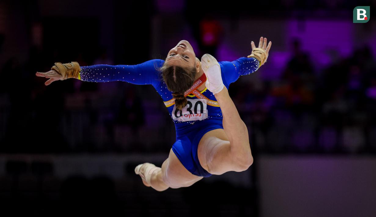 Pesenam Rumania, Denisa Golgota beraksi pada nomor senam lantai final aparatus putri Kejuaraan Dunia Gimnastik 2025 di Indonesia Arena, Senayan, Jakarta, Sabtu (25/10/2025). (Bola.com/Bagaskara Lazuardi)