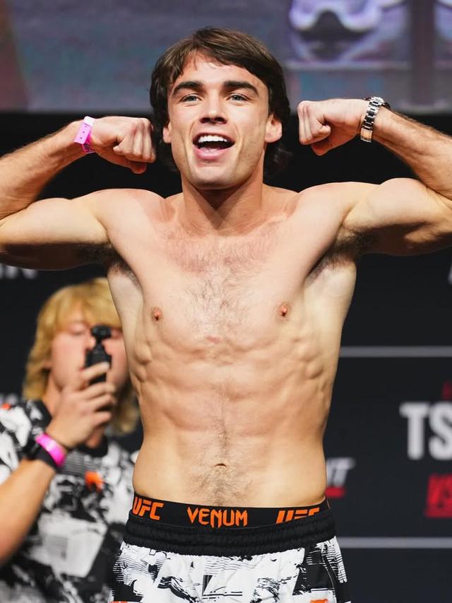 Petarung UFC, Luke Riley.