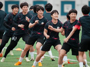 Tim sepak bola Korea Utara, Naegohyang melakukan persiapan menjelang laga semifinal Liga Champions Asia Putri 2026 melawan klub Korea Selatan, Suwon FC. (AP Photo/Lee Jin-man)