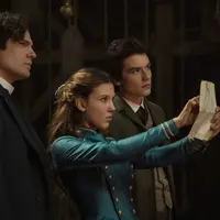 Henry Cavill, Millie Bobby Brown, dan Louis Partridge dalam Enola Holmes 2. (Foto: Netflix)