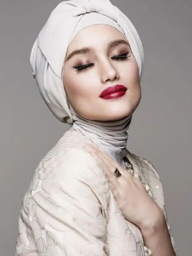 [Bintang] Mix and Match: Didoakan Cepat Berhijab, Nagita Slavina dan 7 Seleb Ini Tampil Cantik dengan Pakaian Santun