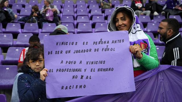 Spanduk Anti-Rasisme pada Laga Valladolid vs Barcelona