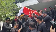 Jenazah Guruh Soekarnoputra Diberangkatkan ke TPU Karet Bivak