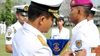 Citizen6, Surabaya: Dankobangdikal Laksda TNI Sadiman meluluskan tiga Komando Pendidikan dilingkungan Kobangdikal secara bersama-sama sebanyak 339 siswa pada, Selasa (5/7). (Pengirim: Penkobangdikal)