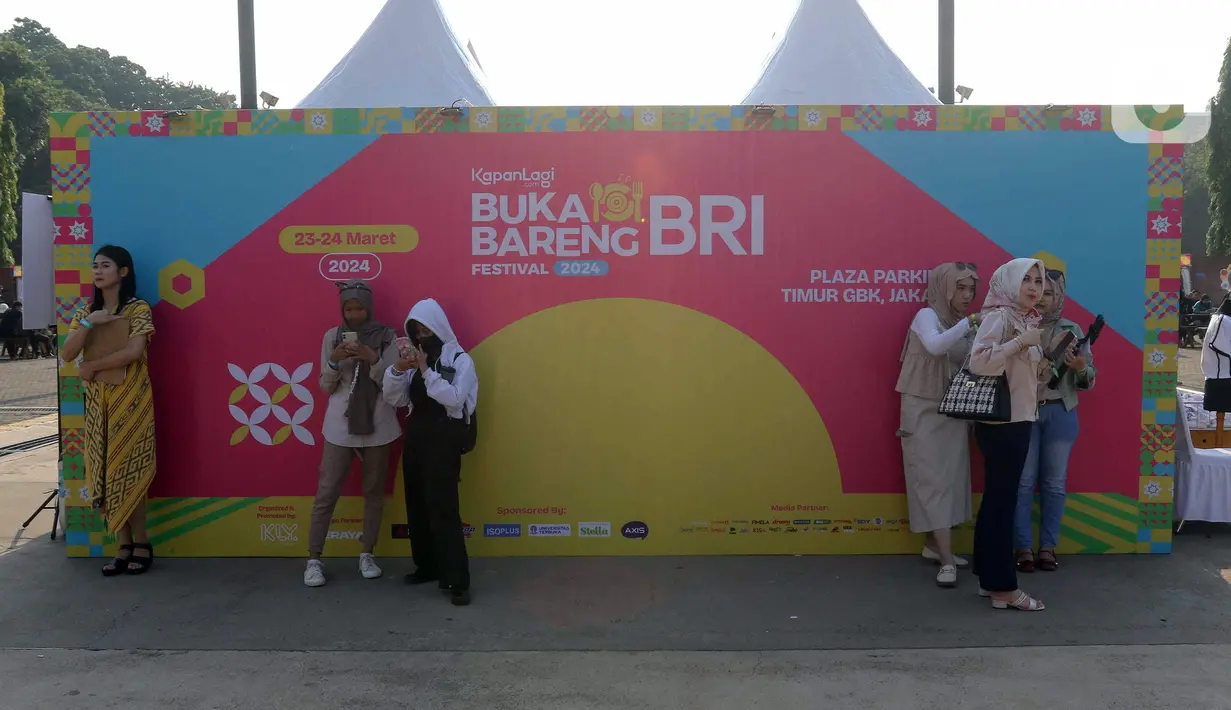 KapanLagi Buka Bareng BRI Festival 2024 menampilkan beberapa bintang tamu di antaranya JKT48, Christie, Kunto Aji, Ustad Abiazkakia, Tulus dan Feel Koplo. (Liputan6.com/Herman Zakharia)