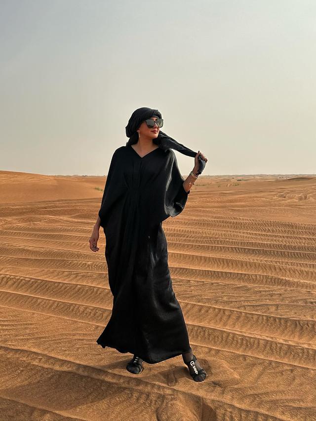 7 Potret Donna Agnesia Pakai Kaftan Waktu Liburan di Dubai Ini Curi Perhatian
