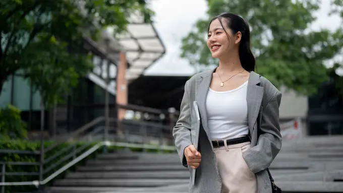 wanita juni tak suka pamer