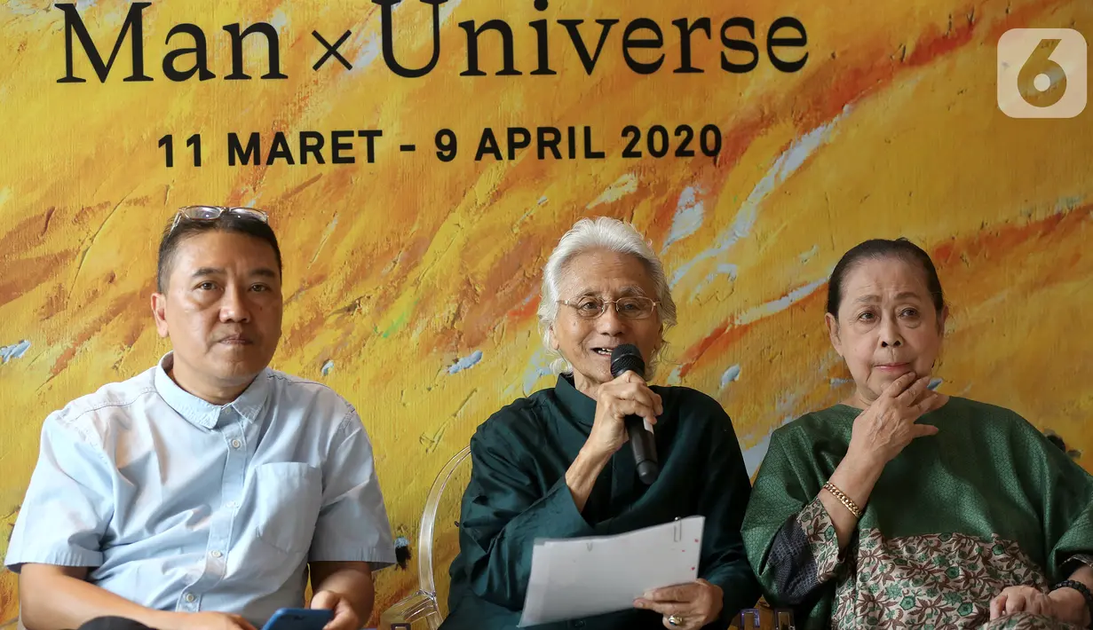 Pelukis Srihadi Soedarsono memberi keterangan pers menjelang Pameran Tunggal dan Peluncuran Buku Srihadi Soedarsono - Man x Universe di Jakarta, Rabu (26/2/2020). Pameran tunggal "Srihardi Soedarsono-Man x Universe”  akan digelar pada 11 Maret sampai 9 April 2020. (Liputan6.com/Fery Pradolo)