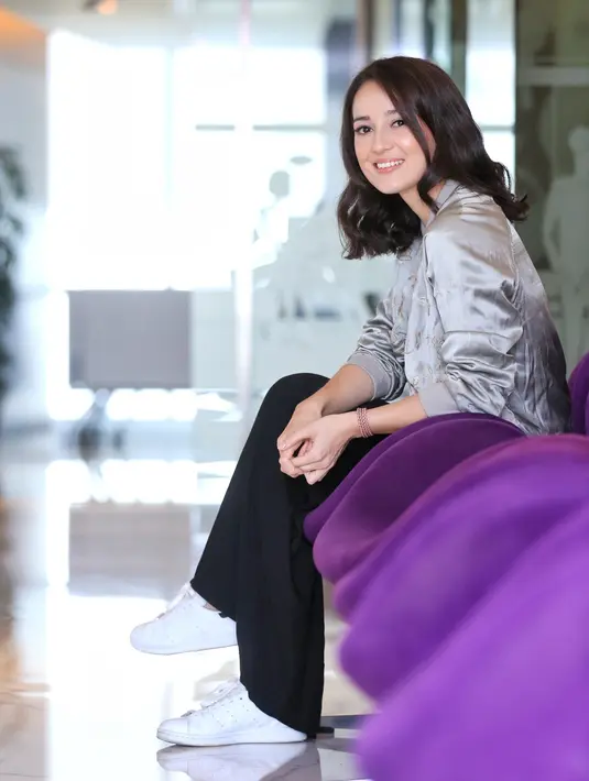 Pemeran dalam film The Raid 2: Berandal itu saat ditemui di kawasan Menteng, Jakarta Pusat menceritakan kenangan waktu kecil dengan orangtua yang tak terlupakan. Yaitu menggagalkan acara honeymoon kedua orangtuanya. (Adrian Putra/Bintang.com)