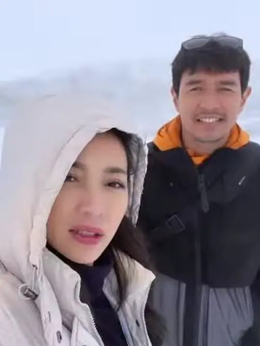 Hesti Purwadinata dan suami (Instagram/hestipurwadinata)