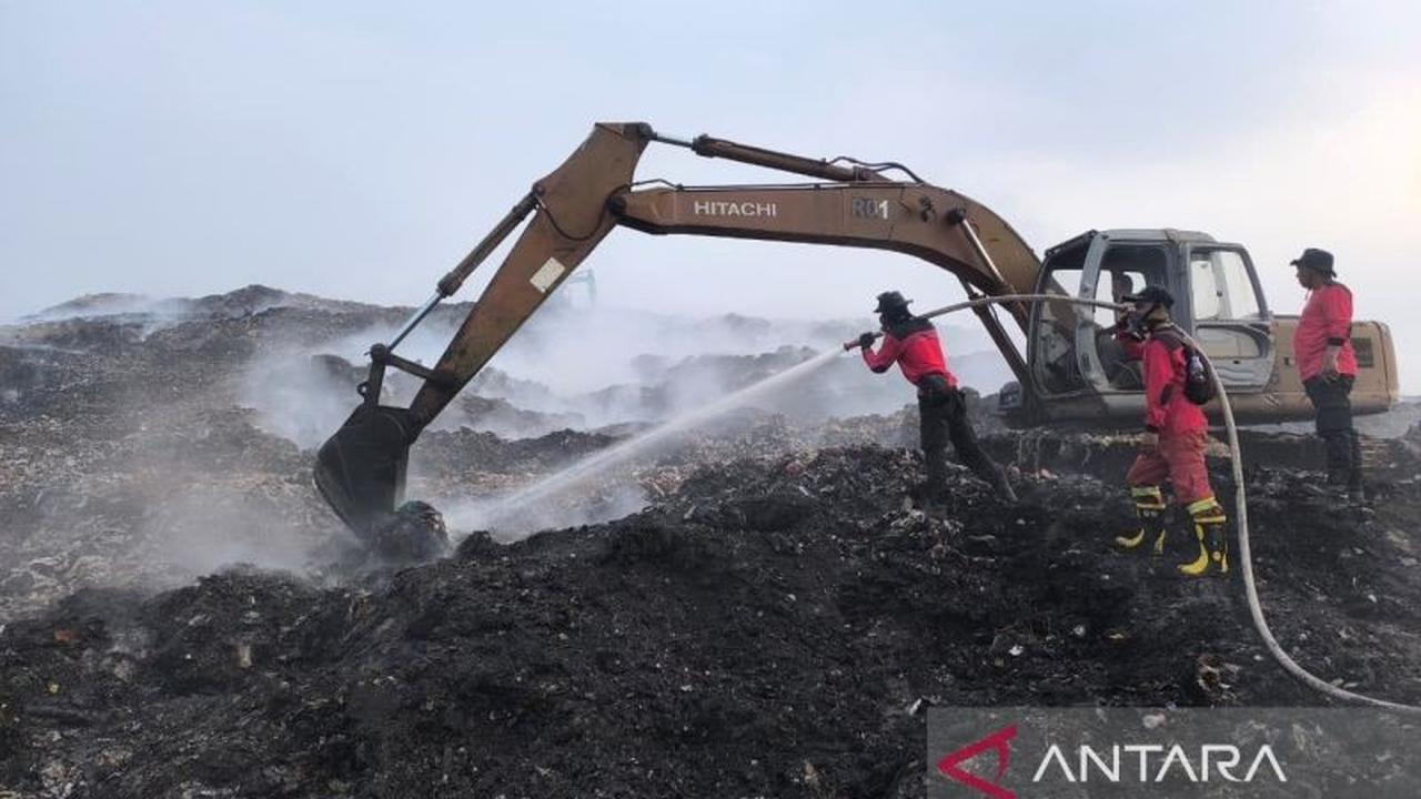 Kebakaran TPA Jatiwaringin: Ratusan Warga Mengungsi, Status Tanggap Darurat Ditetapkan