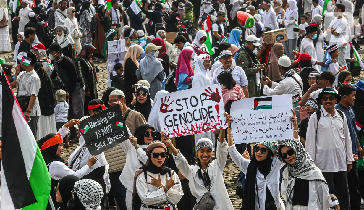 Mereka memberikan suport dan dukungan kepada bangsa Palestina atas penjajahan Israel. (Liputan6.com/Faizal Fanani)
