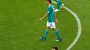 Para pemain timnas Jerman bereaksi setelah pemain Korea Selatan mencetak gol pada pertandingan Grup F di Kazan Arena, Rusia, Rabu (27/6). Langkah Jerman terhenti di Piala Dunia 2018 setelah kalah dari Korsel dengan skor 0-2. (AP/Sergei Grits)