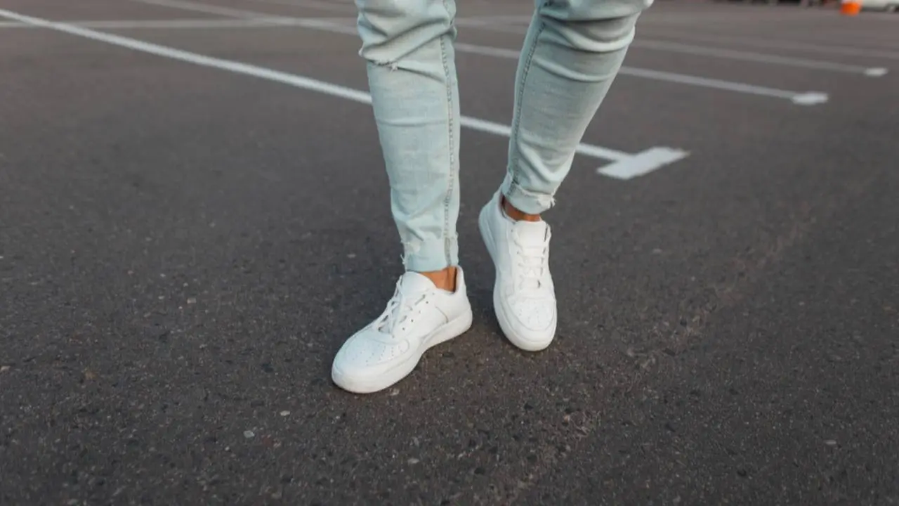 Ilustrasi sneakers.
