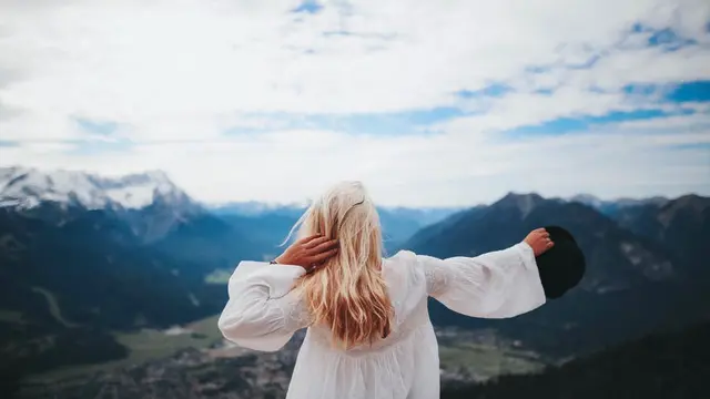 Ilustrasi Relationship Female