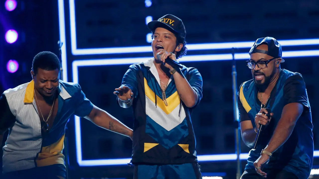 20161120-Bruno Mars Jadi Pembuka AMA-Los Angeles