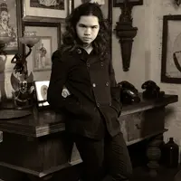 Dengan gaya penampilannya yang nyentrik, Dul dikenal paling idealis soal visi bermusik. Jika dulu Lucky Laki bentukan sang ayah, Ahmad Bersaudara benar-benar cerminan ide dan kemauan dari El dan Dul. (Galih W. Satria/Bintang.com)