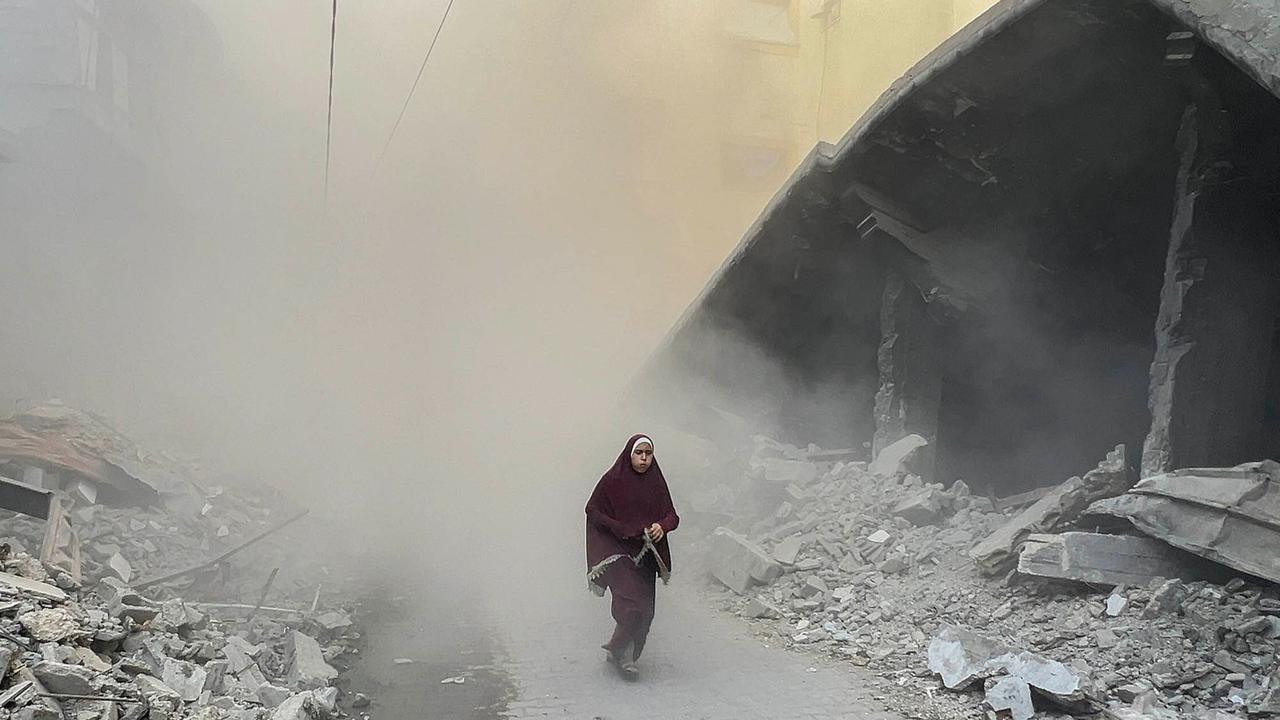 FOTO: Detik-Detik Mencekam Serangan Udara Israel di Gaza
