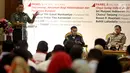 Panglima TNI Gatot Nurmantyo memberikan paparan saat menjadi pembicara dalam diskusi Intoleransi, Ancaman bagi Kebinekaan dan Persatuan Bangsa pada acara Simposium Nasional di Jakarta, Senin (14/8). (Liputan6.com/Johan Tallo)