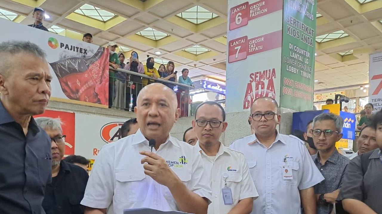 "Sekarang Rp2 juta saja sudah susah. Rp2 juta sudah menangis kita nyarinya. Nggak ngerti. Ini saja sudah potongan harga, tetap saja susah (dapat pendapatan," tutup Anton.