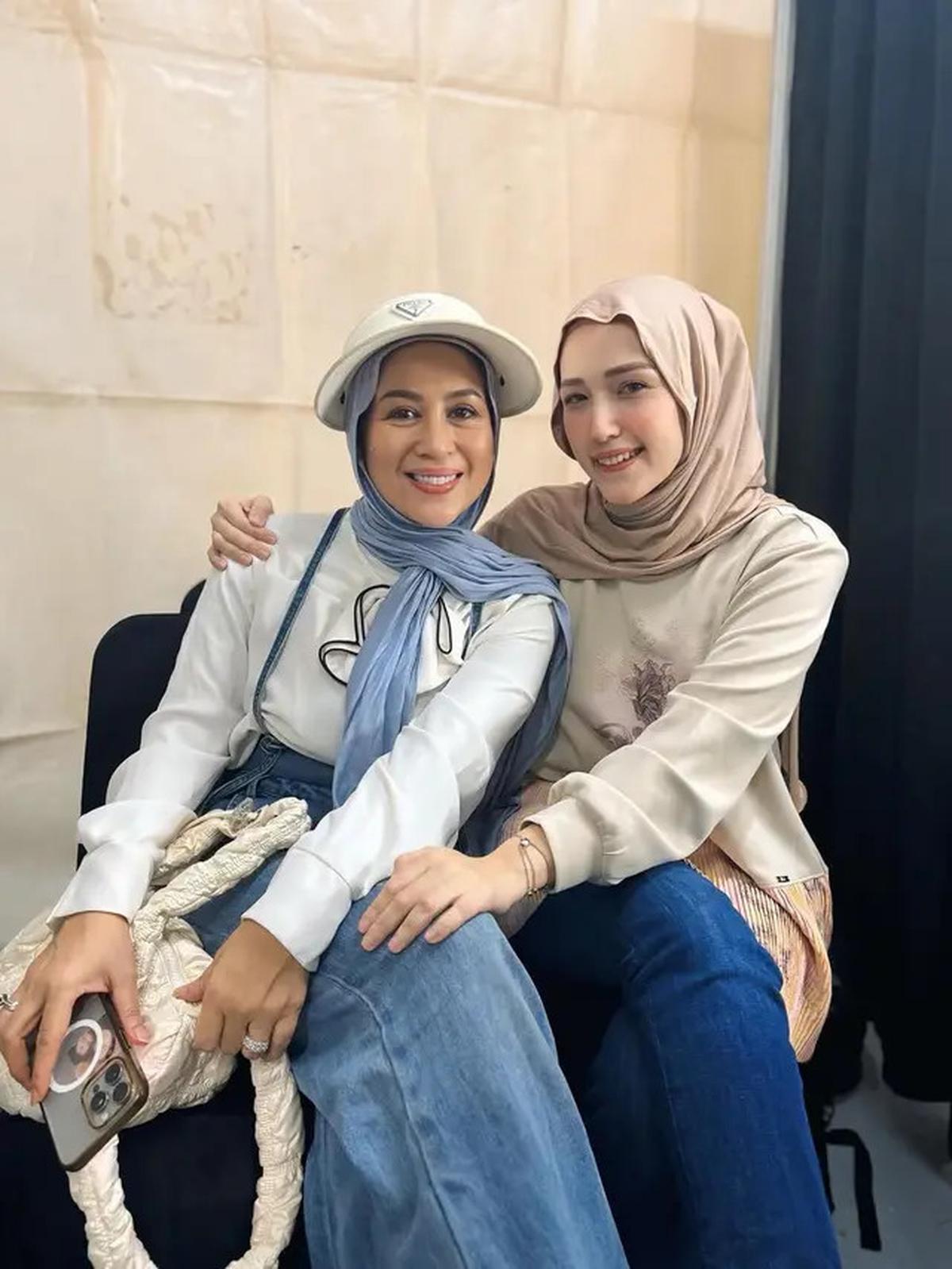 Gaya Adelia Istri Pasha Pakai Hijab Meleyot, Intip Padu Padannya yang Modis dan Elegan