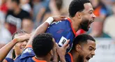 Memphis Depay melakukan selebrasi setelah mencetak gol ke gawang Lithuania dalam lanjutan kualifikasi Piala Dunia 2026 yang digelar pada Minggu (7/9/2025) malam. (AP Photo/Mindaugas Kulbis)