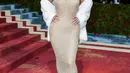 Namun tak sedikit juga netizen membandingkan gaun Kylie dengan penampilan kontroversial Marilyn Monroe milik Kim Kardashian di Met Gala 2022. [@kimkardashian]