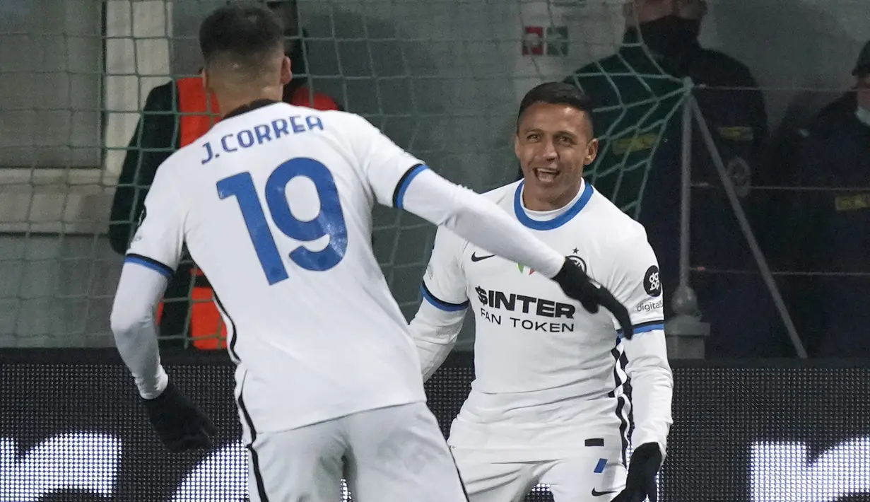 Inter Milan unggul 3-0 pada menit ke-82. Alexis Sanchez berhasil mencetak gol saat baru masuk lapangan menggantikan Lautaro Martinez. (AP/Dmitri Lovetsky)
