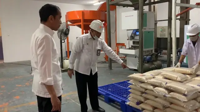Jokowi di Gudang Bulog